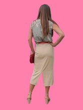 Charger l'image dans la galerie, Jupe vintage Ludivine - Coupe crayon mi-longue boutonnée sur le côté. Beige. Taille S, 36, 38. Yarell.