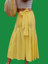 Charger l'image dans la galerie, Jupe vintage Julia - Coton jaune. Plissée et boutonnée. Taille XS, 34, 36. Unanyme. Made in France.
