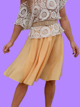 Charger l'image dans la galerie, Jupe vintage Samantha - Coupe patineuse croisée jaune. XS, 34, 36.