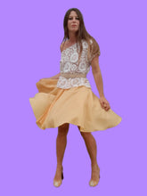 Charger l'image dans la galerie, Jupe vintage Samantha - Coupe patineuse croisée jaune. XS, 34, 36.