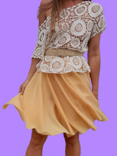 Charger l'image dans la galerie, Jupe vintage Samantha - Coupe patineuse croisée jaune. XS, 34, 36.