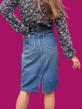 Charger l'image dans la galerie, Jupe en jean vintage Anita - Coupe crayon en Denim. Taille M, 38, 40. Général Company.