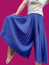 Charger l'image dans la galerie, Jupe culotte vintage Anna - Plissé permanent bleu électrique. Taille S, 36, 38. Made in France.