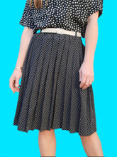 Charger l'image dans la galerie, Jupe plissée vintage Caroline - Noire à pois blancs. Taille M, 38, 40
