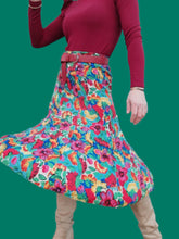 Charger l'image dans la galerie, Jupe vintage Camélia - En soie fleurie. Taille S, 36, 38. Celena. Made in France.