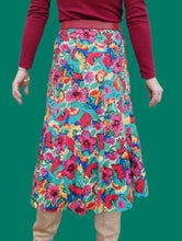 Charger l'image dans la galerie, Jupe vintage Camélia - En soie fleurie. Taille S, 36, 38. Celena. Made in France.