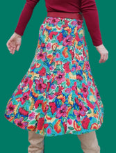 Charger l'image dans la galerie, Jupe vintage Camélia - En soie fleurie. Taille S, 36, 38. Celena. Made in France.
