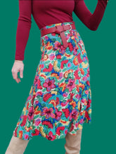 Charger l'image dans la galerie, Jupe vintage Camélia - En soie fleurie. Taille S, 36, 38. Celena. Made in France.