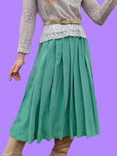 Charger l'image dans la galerie, Jupe vintage Amanda - Plissé fluide vert. Taille M, 38, 40. Made in France