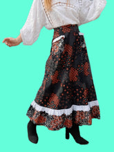 Charger l'image dans la galerie, Jupe longue vintage Lina - Fleurs, volants et dentelle. Taille S, 36, 38. Made in France.