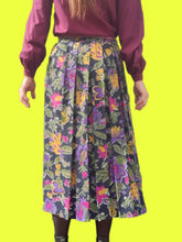 Charger l'image dans la galerie, Jupe plissée vintage Marjolaine - Fleurie coloré. Taille L, 40, 42. Devernois. Made in France.