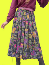 Charger l'image dans la galerie, Jupe plissée vintage Marjolaine - Fleurie coloré. Taille L, 40, 42. Devernois. Made in France.