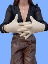 Charger l'image dans la galerie, Gants vintage Bérénice - Tissu écru à losanges texturés. Taille 6,5.