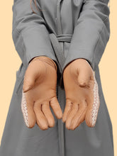 Charger l'image dans la galerie, Gants de conduite vintage Pénéloppe - Cuir camel et dentelle beige. Taille 6.