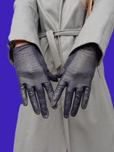 Charger l'image dans la galerie, Gants vintage Madeleine - Cuir de chevreau bleu nuit. Taille 5,5.