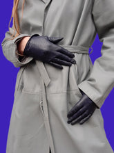 Charger l'image dans la galerie, Gants vintage Madeleine - Cuir de chevreau bleu nuit. Taille 5,5.