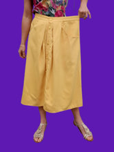 Charger l'image dans la galerie, Jupe vintage Elina - Boutonnée jaune. Taille XL, 42, 44. Made in France