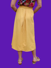 Charger l'image dans la galerie, Jupe vintage Elina - Boutonnée jaune. Taille XL, 42, 44. Made in France