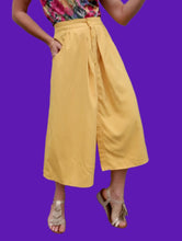 Charger l'image dans la galerie, Jupe vintage Elina - Boutonnée jaune. Taille XL, 42, 44. Made in France