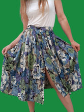 Charger l'image dans la galerie, Jupe vintage Lavigna - Toute plissée et boutonnée sur l'avant. Taille S, 36, 38.