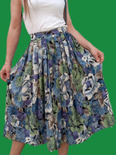Charger l'image dans la galerie, Jupe vintage Lavigna - Toute plissée et boutonnée sur l'avant. Taille S, 36, 38.