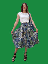 Charger l'image dans la galerie, Jupe vintage Lavigna - Toute plissée et boutonnée sur l'avant. Taille S, 36, 38.