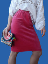 Charger l'image dans la galerie, Jupe vintage Sonia - Velours lisse fuchsia. Taille S, 36, 38. Fabriqué en France