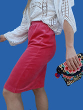 Charger l'image dans la galerie, Jupe vintage Sonia - Velours lisse fuchsia. Taille S, 36, 38. Fabriqué en France