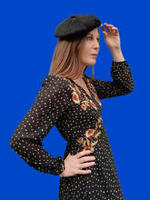 Charger l'image dans la galerie, Chapeau vintage Michèle - Béret en cuir et daim noir.