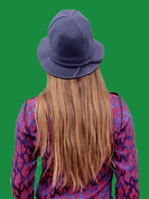 Charger l'image dans la galerie, Chapeau vintage Tamara - En coton violet et galon noué.
