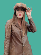 Charger l'image dans la galerie, Chapeau vintage Amandine - Casquette gavroche fantaisie avec visière.