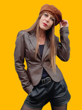 Charger l'image dans la galerie, Chapeau vintage Clémence - Béret plat caramel à boutons fantaisie.