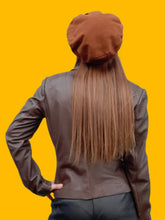 Charger l'image dans la galerie, Chapeau vintage Clémence - Béret plat caramel à boutons fantaisie.