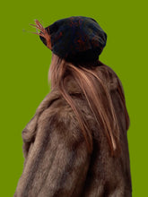 Charger l'image dans la galerie, Béret vintage Ohara - Motifs paisley et cachemire. Kaki, orange et bleu