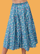 Charger l'image dans la galerie, Ensemble vintage Denise - Chemisier et jupe plissée à pois. M, 38, 40. Guy Dubois. Made in France.