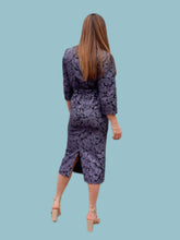 Charger l'image dans la galerie, Ensemble vintage Flo - Jupe crayon et top à basque. Fleuri noir et violet. Taille S, 36, 38.