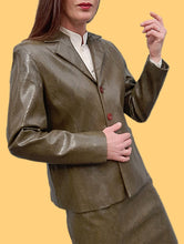 Charger l'image dans la galerie, Ensemble vintage Anaë - Blazer & jupe crayon façon peau de serpent kaki. Taille M, 38, 40