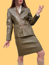 Charger l'image dans la galerie, Ensemble vintage Anaë - Blazer & jupe crayon façon peau de serpent kaki. Taille M, 38, 40