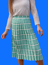 Charger l'image dans la galerie, Ensemble vintage Gyna - Jupe plissée & Veste fine à rayures fleuries et irisées. Taille L, 40, 42. Made in France
