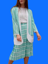 Charger l'image dans la galerie, Ensemble vintage Gyna - Jupe plissée & Veste fine à rayures fleuries et irisées. Taille L, 40, 42. Made in France