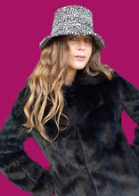 Charger l'image dans la galerie, Chapeau vintage Anaëlle - Soie naturelle et motifs léopard