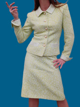 Charger l'image dans la galerie, Ensemble vintage Marie - Veste et jupe vert anis et blanc fleuri. Taille S, 36, 38. Made in France. Richard Carrière.