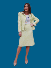 Charger l'image dans la galerie, Ensemble vintage Marie - Veste et jupe vert anis et blanc fleuri. Taille S, 36, 38. Made in France. Richard Carrière.