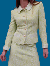 Charger l'image dans la galerie, Ensemble vintage Marie - Veste et jupe vert anis et blanc fleuri. Taille S, 36, 38. Made in France. Richard Carrière.