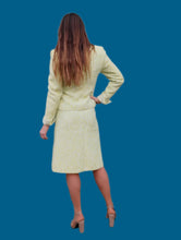Charger l'image dans la galerie, Ensemble vintage Marie - Veste et jupe vert anis et blanc fleuri. Taille S, 36, 38. Made in France. Richard Carrière.