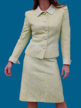 Charger l'image dans la galerie, Ensemble vintage Marie - Veste et jupe vert anis et blanc fleuri. Taille S, 36, 38. Made in France. Richard Carrière.
