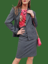 Charger l'image dans la galerie, Ensemble vintage Yolaine - Veste et jupe crayon grise à rayures. Taille S, 36, 38. Made in France