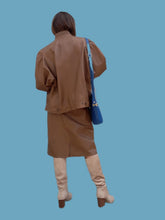Charger l'image dans la galerie, Ensemble vintage Carla - veste et jupe en cuir d'autruche marron. Taille M, 38, 40