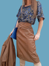 Charger l'image dans la galerie, Ensemble vintage Carla - veste et jupe en cuir d'autruche marron. Taille M, 38, 40