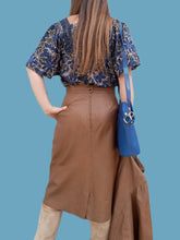 Charger l'image dans la galerie, Ensemble vintage Carla - veste et jupe en cuir d'autruche marron. Taille M, 38, 40
